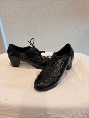 Classic Women’s Black Leather Oxford Heels
